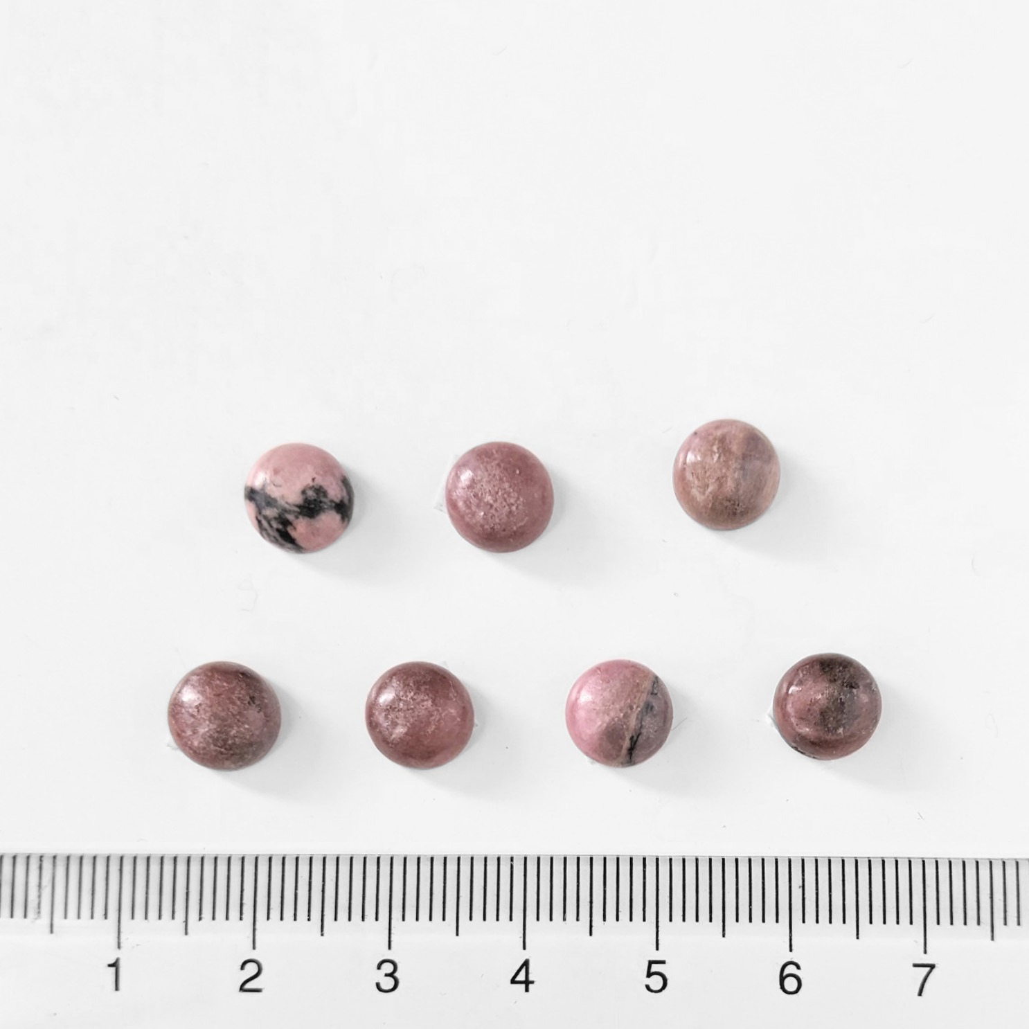 Rodoniitti, py�r�hiottu kapussi, ympyr� 8mm, tasainen tausta, uniikki kivi, kuvassa #33, 1 kpl