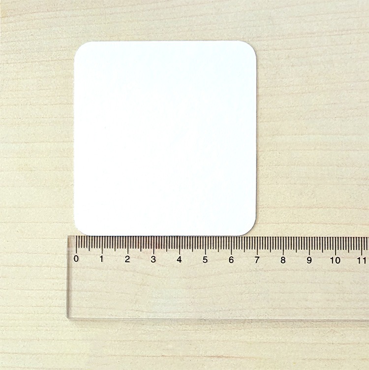   *Sesonkitarjous - Uusi malli* Korvakoruille kortti, luonnonvalkoinen, koko 7x7cm, 10kpl, ilman reiki�, suunniteltu ja valmistettu Suomessa *Lue info*