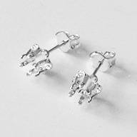 Korvatappi & Istukka, hopea 925, py�re�lle viistehiotulle kivelle, 4mm, 6 joustavaa haarakketta (napsusysteemi), 1 pari + vastaosat *Tarjous - er�*