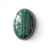 Malakiitti, py�r�hiottu kapussi, vihre�, soikea 14x10mm, uniikki kivi, kuvassa #31