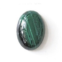 Malakiitti, py�r�hiottu kapussi, vihre�, soikea 14x10mm, uniikki kivi, kuvassa #32