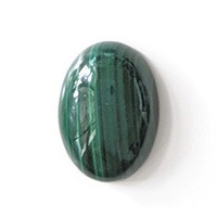 Malakiitti, py�r�hiottu kapussi, vihre�, soikea 14x10mm, uniikki kivi, kuvassa #33