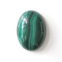 Malakiitti, py�r�hiottu kapussi, vihre�, soikea 14x10mm, uniikki kivi, kuvassa #34